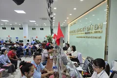 Người dân TPHCM kỳ vọng 'ngồi nhà' làm sổ đỏ