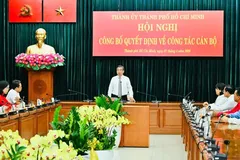 Deputy Secretary Nguyen Phuoc Loc is delivering a speech at the meeting announcing personnel decisions on the afternoon of April 7 (Photo: SGGP)