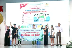An anti-drug propaganda theoretical work performed in An Phu Dong Ward (Photo: SGGP)