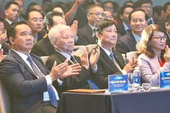 Nguyên Chủ tịch nước Nguyễn Minh Triết, Chủ tịch UBND TPHCM Nguyễn Văn Được, Chủ tịch HĐND TPHCM Võ Văn Minh dự Đại hội đại biểu Hiệp hội Doanh nghiệp TPHCM, nhiệm kỳ 2026-2031. Ảnh: HOÀNG HÙNG