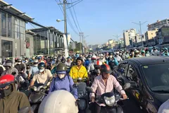 Đường Trường Chinh ùn tắc giao thông nghiêm trọng. Ảnh: NGUYỄN TÂN