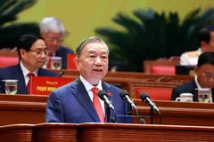 Tổng Bí thư Tô Lâm báo cáo về các văn kiện trình Đại hội lần thứ XIV của Đảng tại phiên khai mạc, sáng 20-1. Ảnh: TTXVN