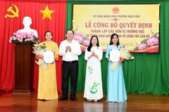 Phường Rạch Dừa trao quyết định thành lập các đơn vị trường học và bổ nhiệm cán bộ quản lý.