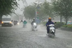 Triều cường khu vực sông Sài Gòn sắp lên mức báo động 3