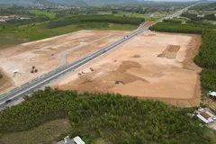 Dự án trạm dừng nghỉ đường cao tốc Hoài Nhơn - Quy Nhơn tại Km35+500 mới san lấp được 95% nền