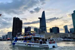 Kiểm tra an toàn tại các bến khách ngang sông, phương tiện thủy nội địa và hệ thống kết cấu hạ tầng đường thủy. Ảnh: QUỐC HÙNG