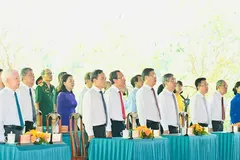 Former State President Nguyen Minh Triet (L) and Secretary of the Ho Chi Minh City Party Committee Tran Luu Quang (7th, R) attend the event. (Photo: SGGP)