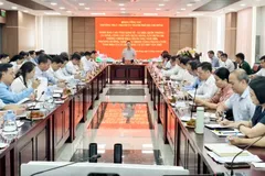 Deputy Secretary of the Ho Chi Minh City Party Committee Dang Minh Thong chairs a working session with the two localities. (Photo: SGGP)