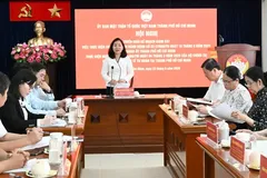 Standing Vice Chairwoman of the Vietnam Fatherland Front Committee of Ho Chi Minh City, Truong Thi Bich Hanh speaks at the conference. (Photo: SGGP)