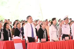 Vice Secretary of the Ho Chi Minh City Party Committee Nguyen Phuoc Loc and other delegates attend the memorial service. (Photo: SGGP)