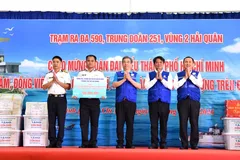 Mr. Nguyen Phuoc Loc (C) and Bui Thanh Nhan (2nd R) present a multifunctional community facility to Radar Station 590.