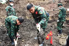 The search and recovery area for martyrs’ remains is expanded in Area A of Le Thi Rieng Park on September 14. (Photo: SGGP)