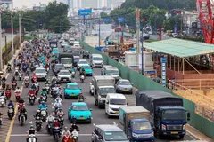 A section of Truong Chinh Street in Tan Binh Ward, Ho Chi Minh City, is cordoned off for construction of Metro Line 2 (Ben Thanh–Tham Luong). (Photo: SGGP)