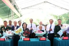 Central and Ho Chi Minh City leaders and former leaders present flowers to Vietnamese Heroic Mothers and People’s Armed Forces Heroes. (Photo: SGGP)