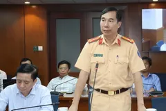 Senior Lieutenant Colonel Do Xuan Hoan, Deputy Head of the Ho Chi Minh City Road and Railway Traffic Police Department (PC08) under the municipal Department of Public Security, speaks at the meeting. (Photo: SGGP)