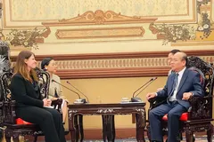 Vice Chairman of the Ho Chi Minh City People's Committee Tran Van Bay (R) receives Alexandra Smith, British Consul General in Ho Chi Minh City. (Photo: SGGP)