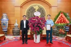 Ho Chi Minh City leader visits Air Defense–Air Force Service