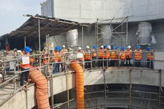 Residents visit the inlet pumping station at the Nhieu Loc–Thi Nghe Wastewater Treatment Plant on the morning of October 24.