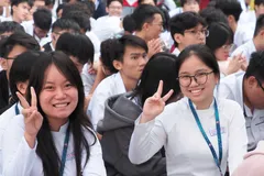 TPHCM: Học sinh nghèo được hỗ trợ bữa trưa và đồng phục