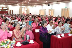 Các nữ cựu tù chính trị - tù binh TPHCM trong ngày họp mặt mừng xuân. Ảnh: THÁI PHƯƠNG