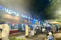 Đường sách TPHCM về đêm