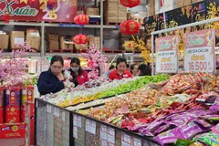 TPHCM: Nhộn nhịp mua mua sắm Tết