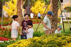 Công viên vườn hoa tại khu đất Nhà thi đấu Phan Đình Phùng (số 8 Võ Văn Tần, phường Xuân Hòa) thu hút người dân đến dạo chơi. ẢNH: HOÀNG HÙNG