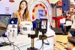 Nhiều hệ luỵ khi phụ thuộc nền tảng số xuyên biên giới