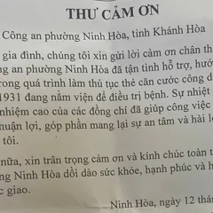 Người dân gửi thư cảm ơn Công an phường Ninh Hòa. Ảnh: CACC