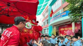 Học sinh Trường Tiểu học Phú Thọ (phường Phú Thọ) vui tươi trong ngày học đầu năm