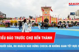 Hào hứng check-in không gian tết rực rỡ trước chợ Bến Thành