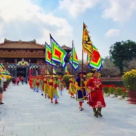 Podcast bản tin tối 25-11: Xôn xao hình rồng trong cờ Long Vân tại Đại nội Huế, giống trong Hoàng Long Kỳ Nhà Thanh