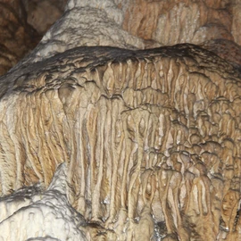 Podcast bản tin trưa 29-4: Khai thác đá, phát lộ hang động với thạch nhũ kỳ ảo