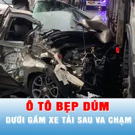 Podcast bản tin trưa 8-11: Ô tô bẹp dúm dưới gầm xe tải sau va chạm, tài xế thoát chết kỳ diệu