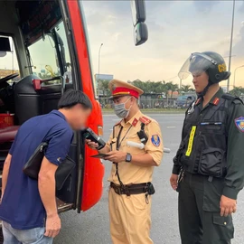 Podcast bản tin tối 3-5: Ngày thứ 4 kỳ nghỉ lễ, tai nạn giao thông giảm sâu cả 3 tiêu chí so với cùng kỳ năm trước