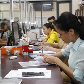 Podcast bản tin trưa 19-8: Chủ tịch UBND cấp xã được ủy quyền quyết định chế độ tiền lương đối với công chức