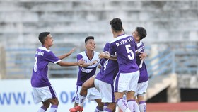 Hà Nội có chiến thắng chật vật trước TPHCM. Ảnh: Nguyễn Nhân