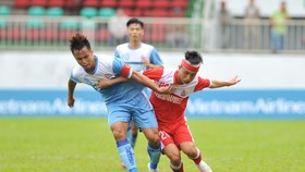 U21 Phố Hiến (áo xanh) giành vé cuối cùng vào bán kết. Ảnh: Nguyễn Nhân