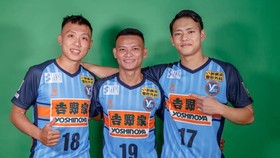 Thái Huy và Minh Trí trong trang phục của CLB Yokohama. Ảnh: TSNFC