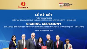 Ký kết thỏa thuận tài trợ cấp học bổng cho thạc sĩ, tiến sĩ người Việt tại Đại học Công nghệ Nanyang