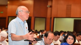 Nhà cao tầng ở khu đất “vàng” lấn át công trình cổ