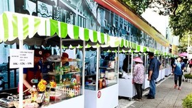 Stalls on Nguyen Van Chiem food street in HCM City (Photo: VNA)