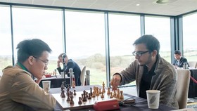 Grandmaster Le Quang Liem (L) plays GM David Pavaryan in their last match at the Grand Swiss 2019. (Photo courtersy of organiser)