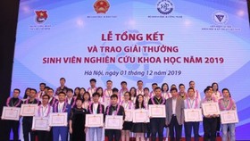 Ten first prizes given at Scientific Research Awards 2019 closing ceremony