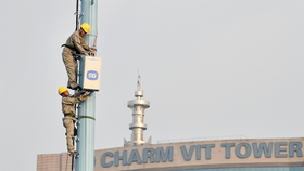 MobiFone is installing 5G equipment (Photo: SGGP)