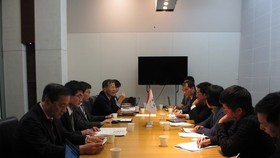 The working session between the delegation of the General Department of Natural Disaster Prevention and Control and JICA experts (Photo: VNA)