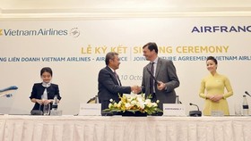 At the signing ceremony of joint venture agreement in 2017 (Photo: VNA)