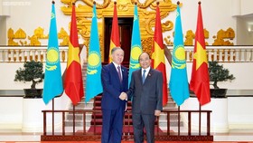 Vietnamese Prime Minister Nguyen Xuan Phuc and Chairman of the Mazhilis of the Parliament of Kazakhstan Nurlan Nigmatulin (Photo:VGP)