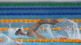 Nguyen Huy Hoang breaks SEA Games record with an achievement of 3 minutes 49.08 seconds in the men’s 400- meter-freestyle event. (Photo: DUNG PHUONG)