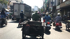 Hạn chế xe 3, 4 bánh thô sơ lưu thông: Cần giải pháp căn cơ